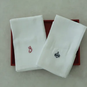 Çorap Ve Süs Nakışlı Müslin Peçete